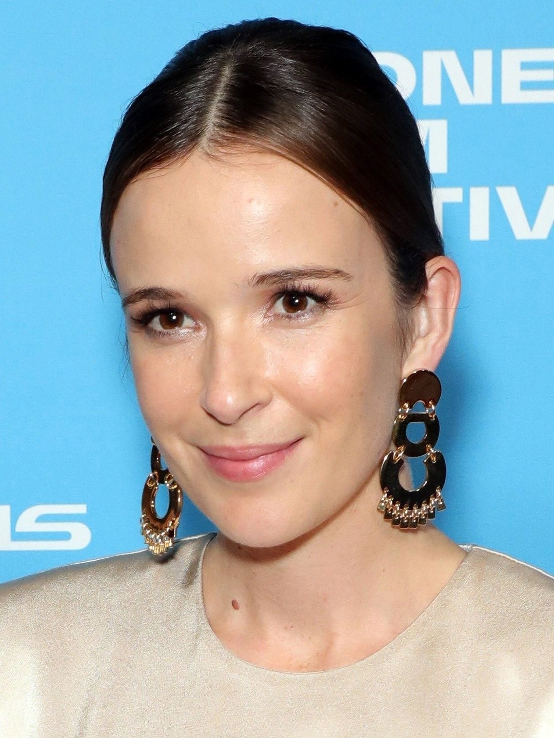 Claire van der Boom: Bio, Age, Career, and Personal Life (2025)