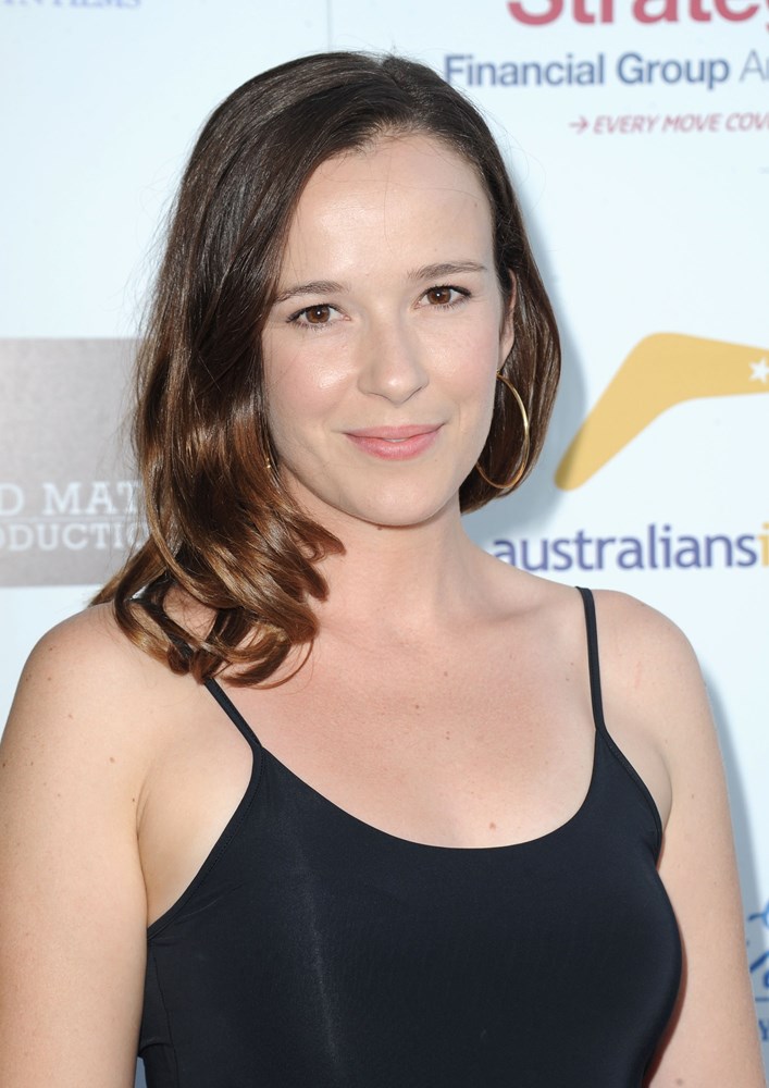 Claire van der Boom: Bio, Age, Career, and Personal Life (2025)