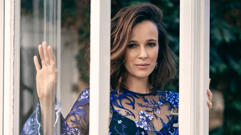 Claire van der Boom: Bio, Age, Career, and Personal Life (2025)